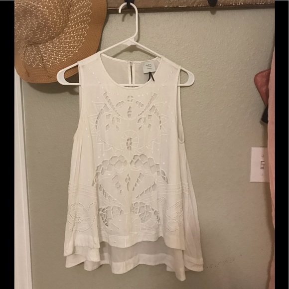 Anthropologie Tops - Anthropologie HD in Paris white swing tank